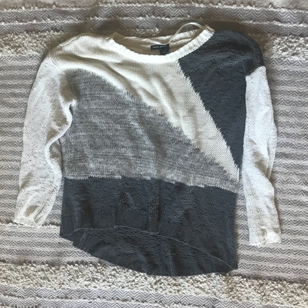 ♥️DKNY light Sweater♥️